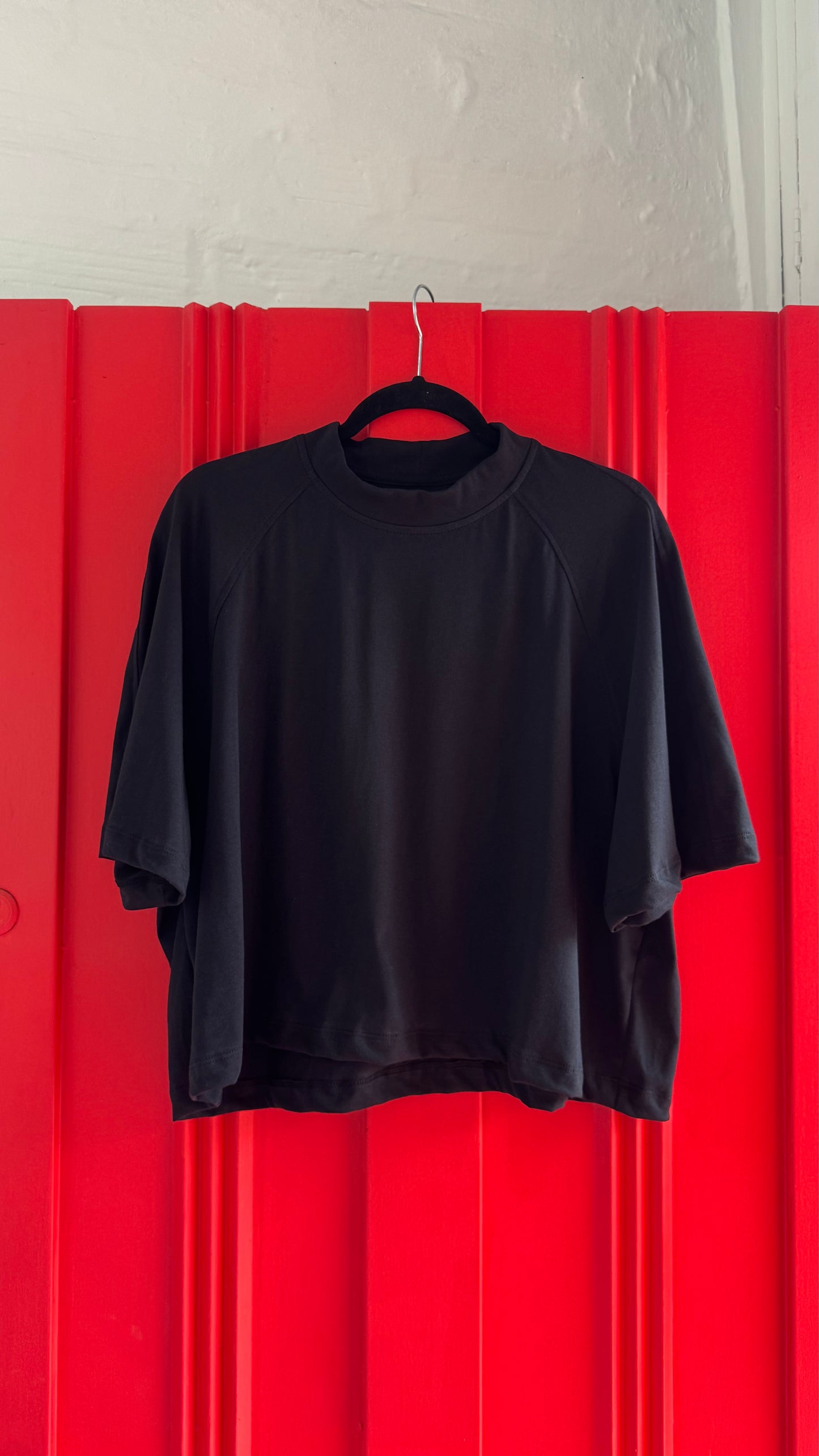 CAMISETA ESPACIO NEGRA